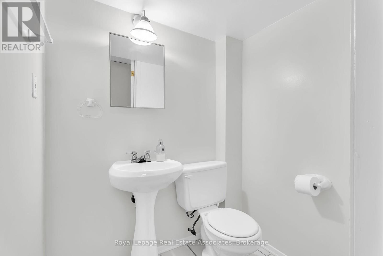 2543 Scarth Court, Mississauga, Ontario  L5M 5L2 - Photo 26 - W12420745