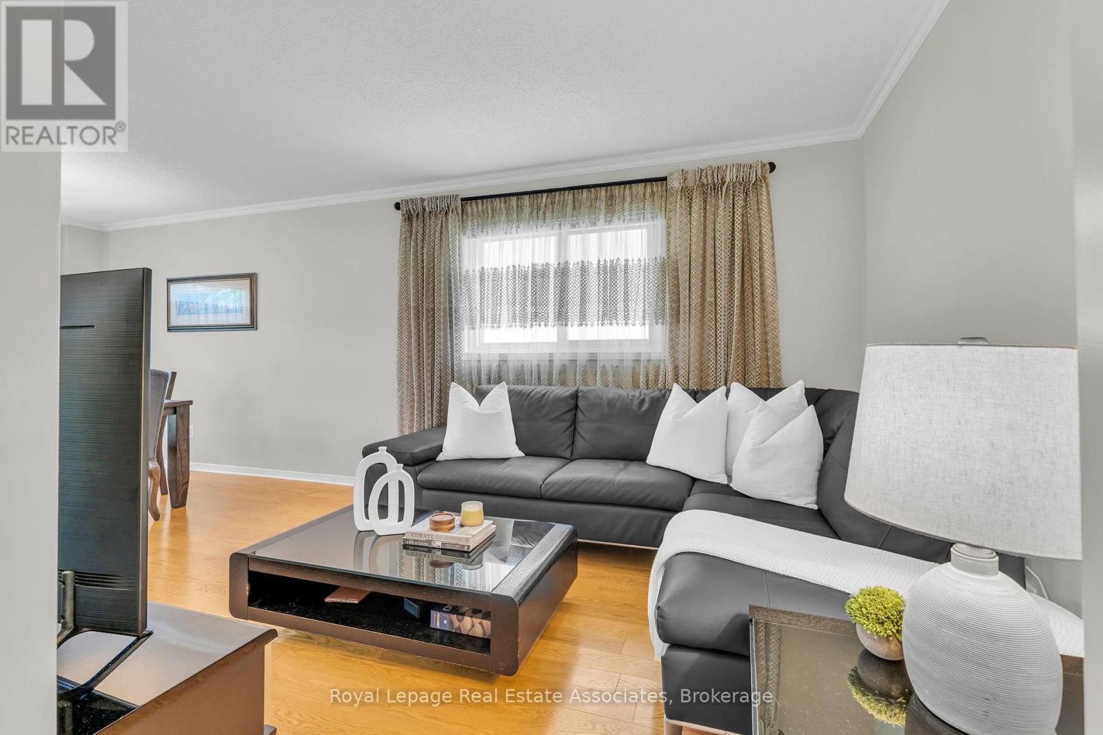2543 Scarth Court, Mississauga, Ontario  L5M 5L2 - Photo 5 - W12420745