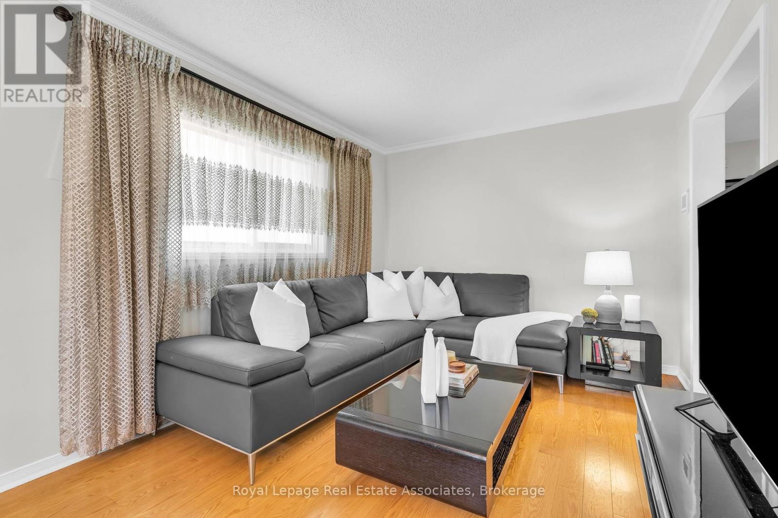 2543 Scarth Court, Mississauga, Ontario  L5M 5L2 - Photo 8 - W12420745