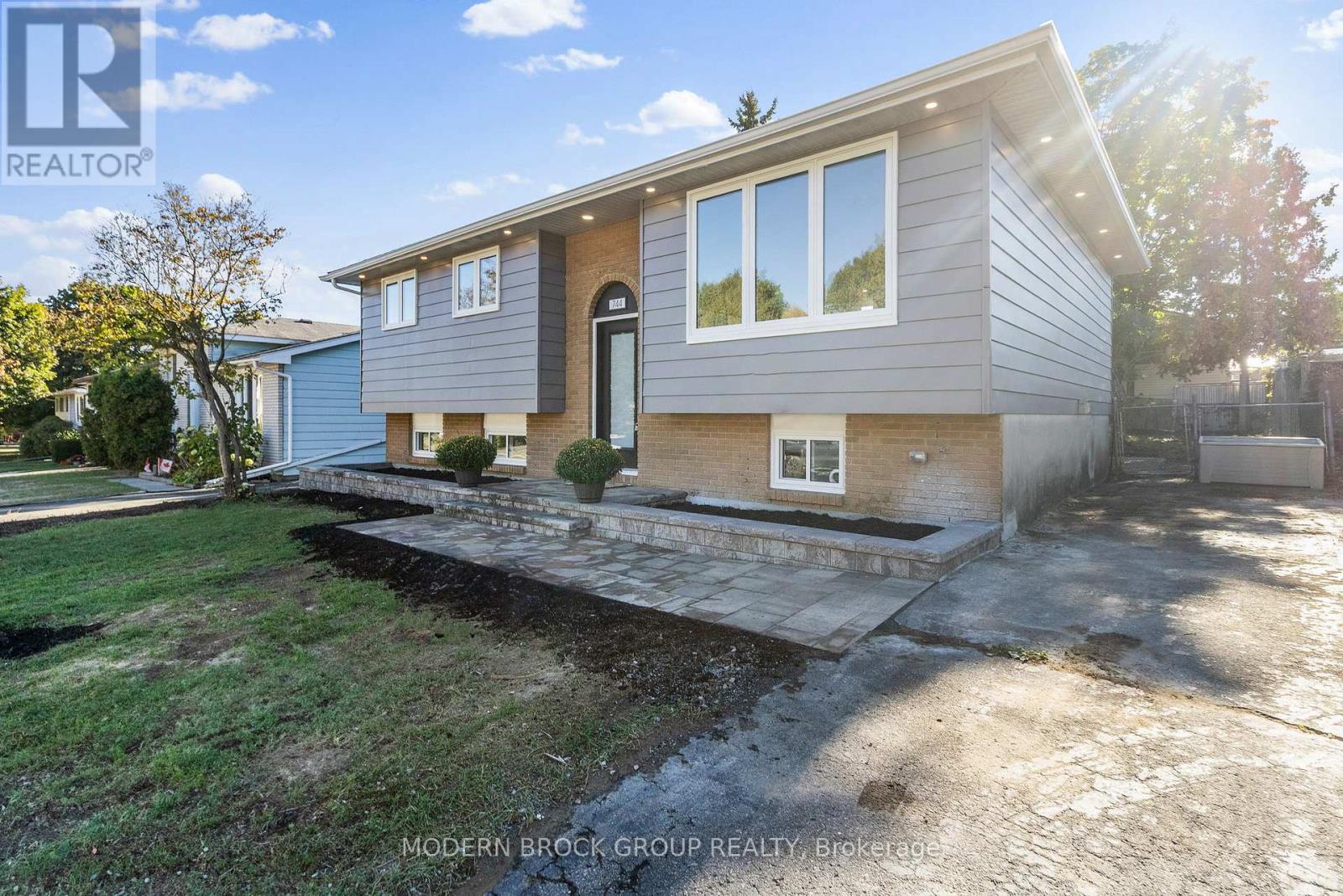 744 Comstock Crescent, Brockville, Ontario  K6V 6E1 - Photo 3 - X12420813