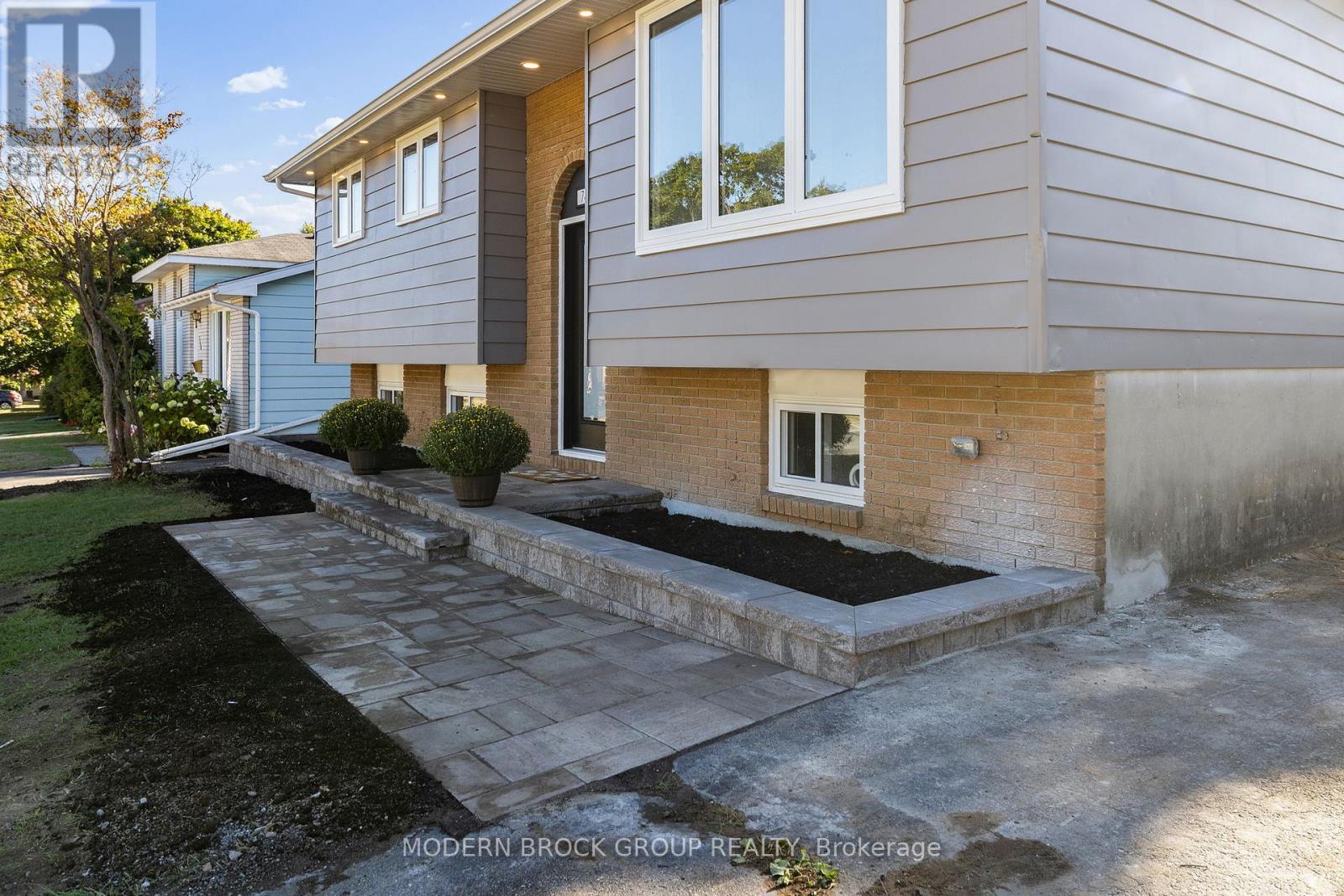 744 Comstock Crescent, Brockville, Ontario  K6V 6E1 - Photo 5 - X12420813