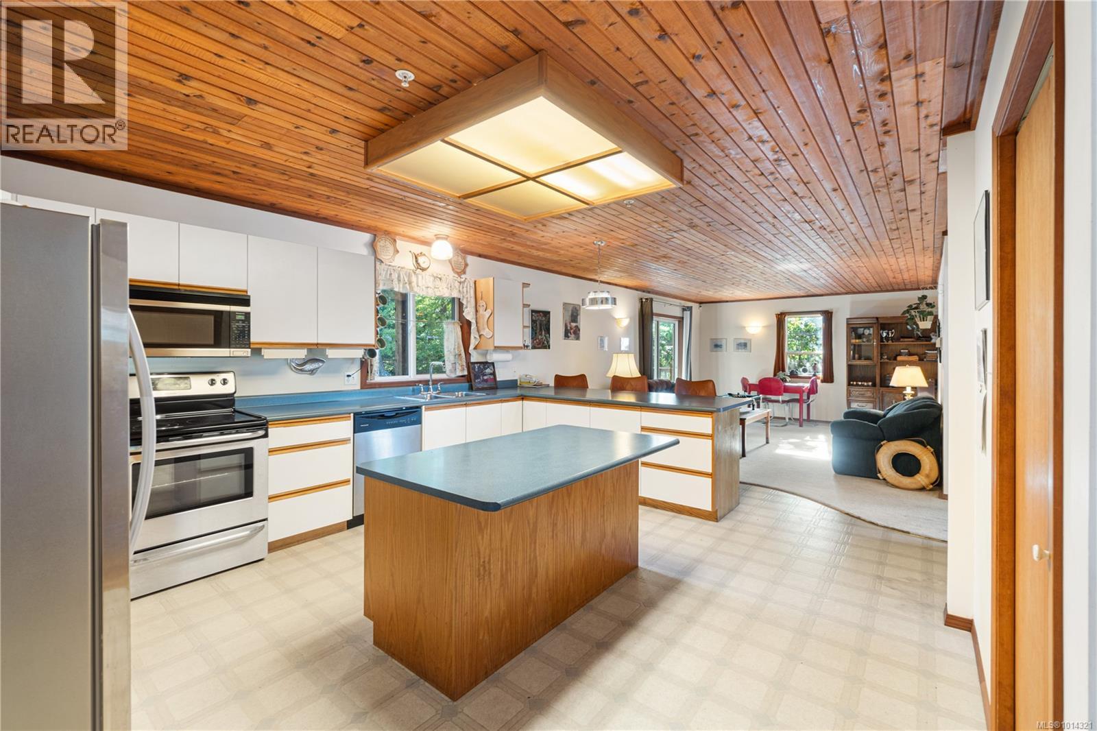 Property at 4 Pirates Lane image 2