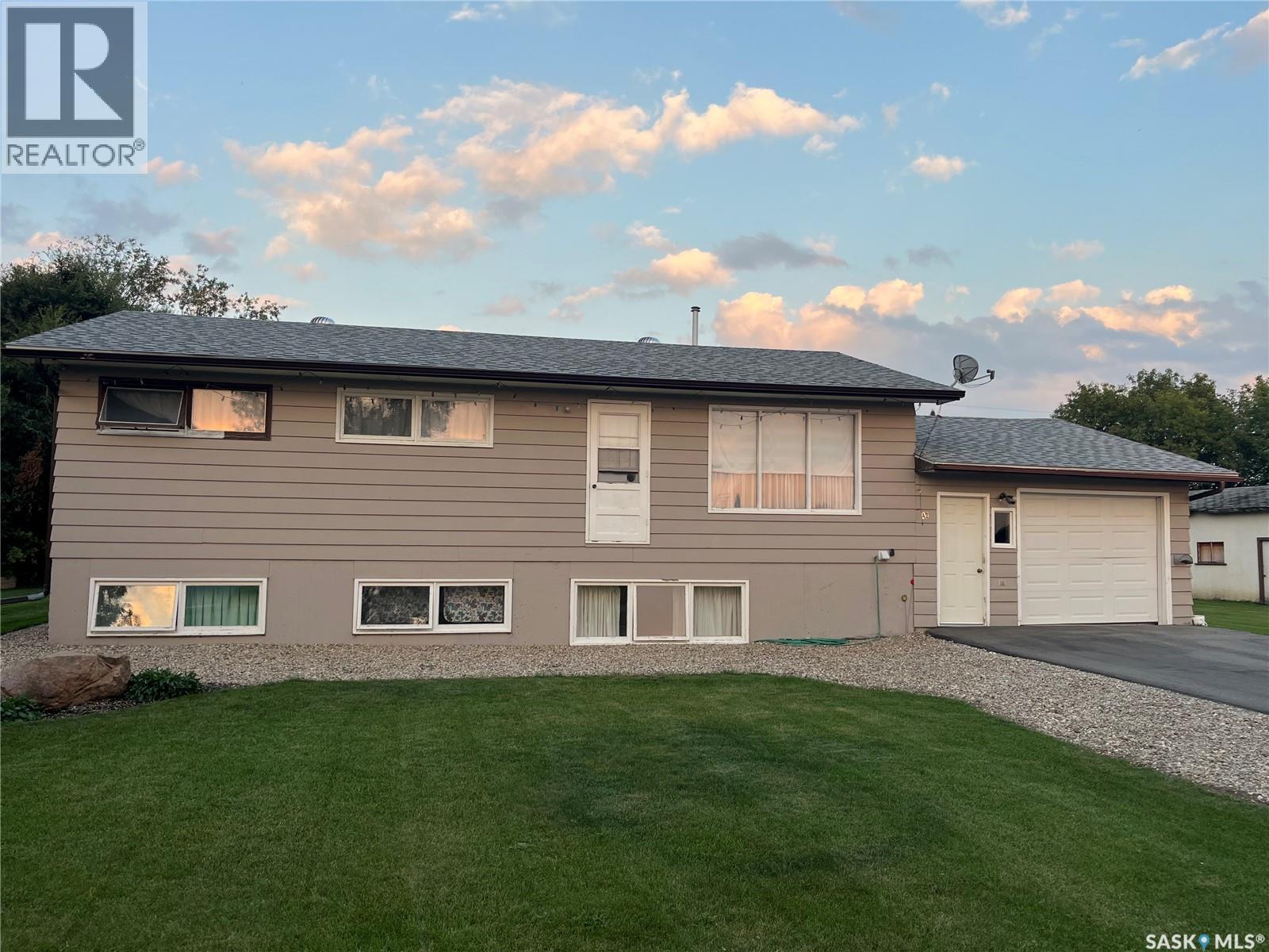Ne 40-42 6th Street Ne, Wadena, Saskatchewan  S0A 4J0 - Photo 1 - SK018934