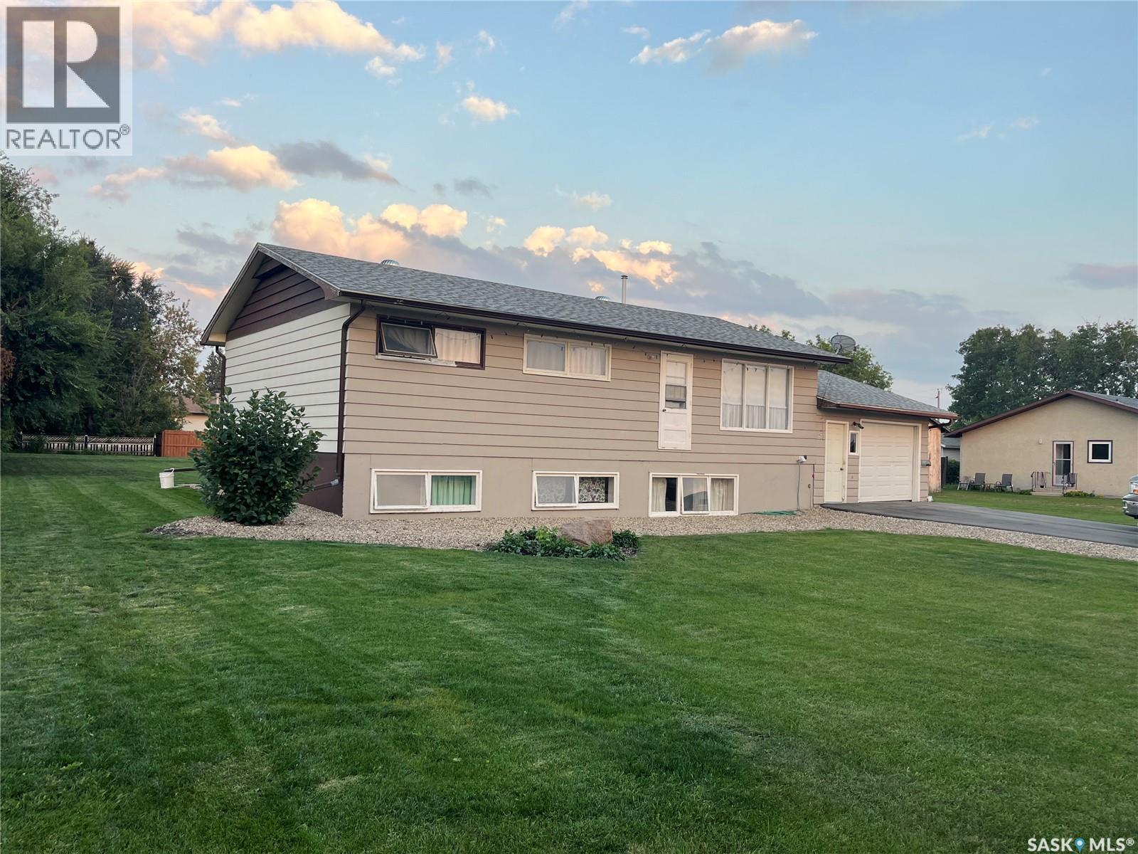 Ne 40-42 6th Street Ne, Wadena, Saskatchewan  S0A 4J0 - Photo 2 - SK018934