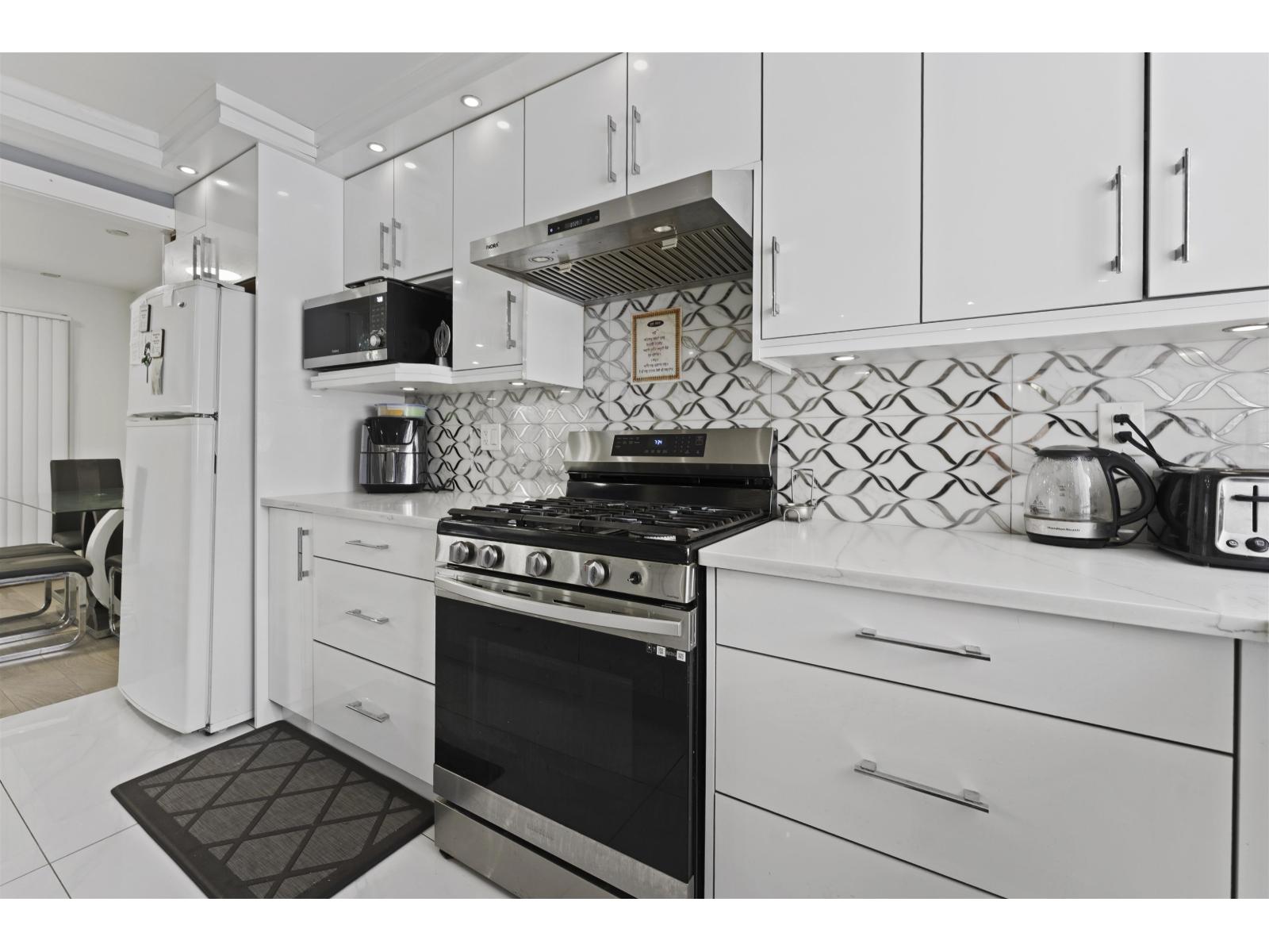 7675 125 Street, Surrey, British Columbia  V3W 7W2 - Photo 5 - R3050890