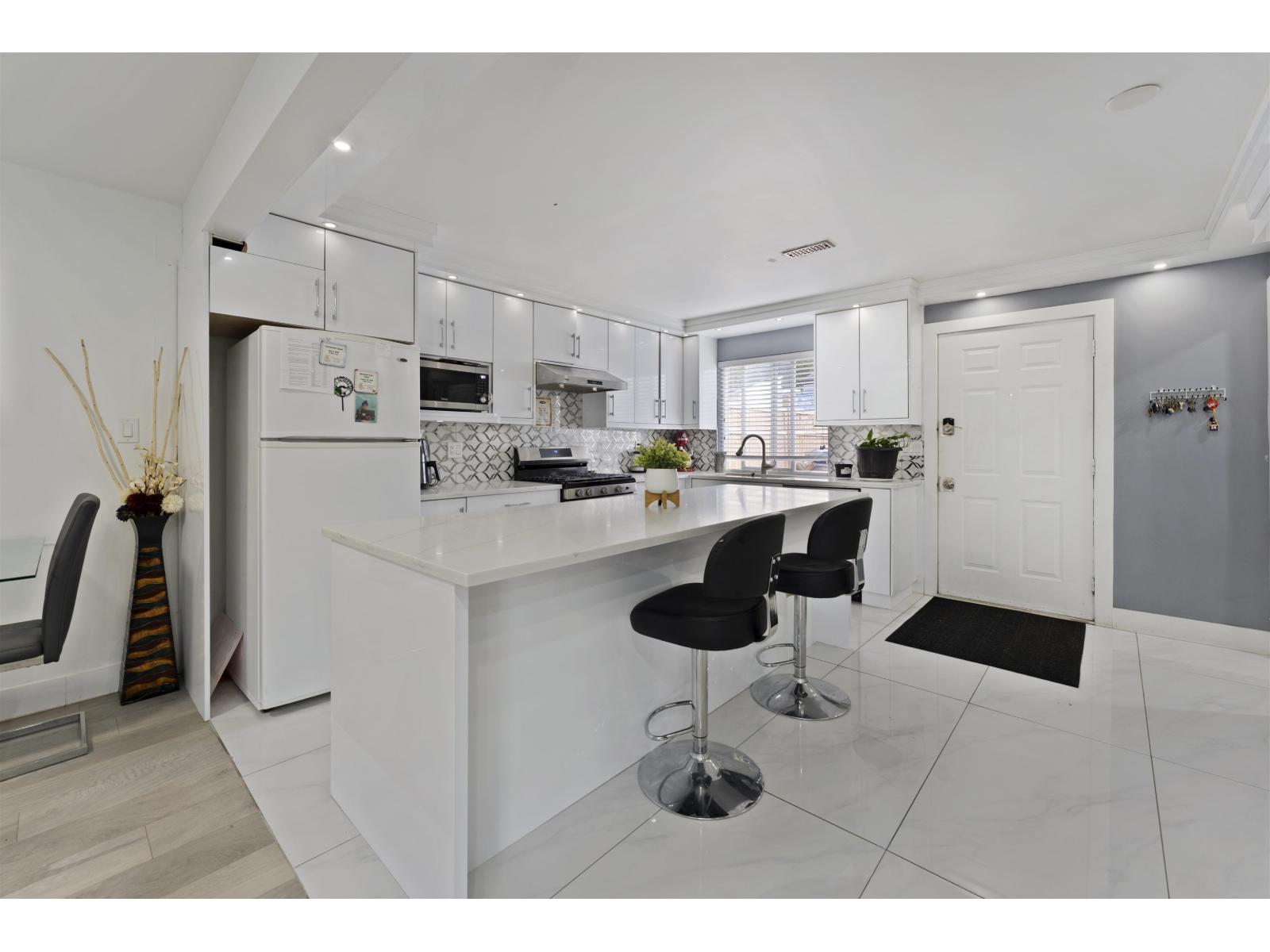 7675 125 Street, Surrey, British Columbia  V3W 7W2 - Photo 4 - R3050890