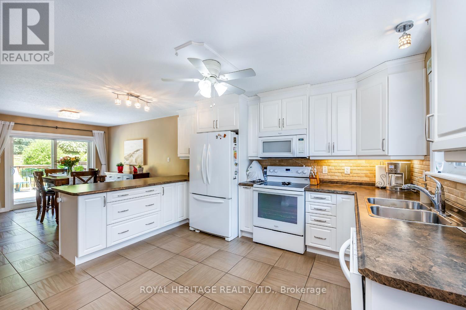 162 - 301 Carnegie Avenue, Peterborough, Ontario  K9L 0G1 - Photo 5 - X12420987