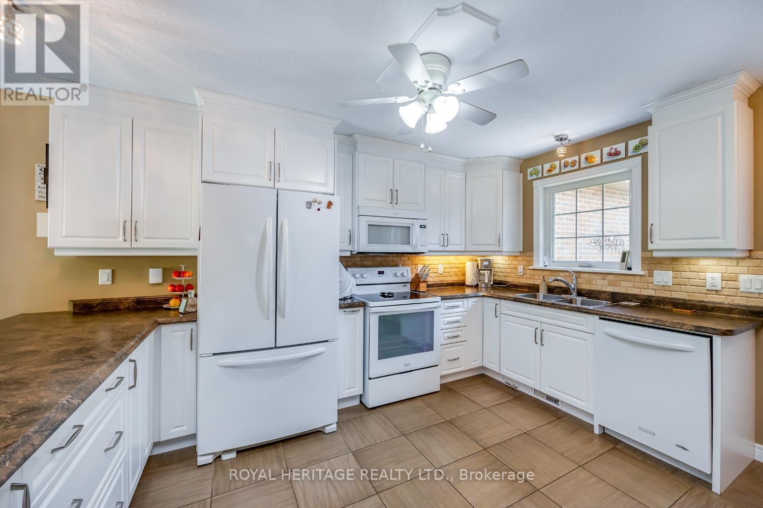 162 - 301 Carnegie Avenue, Peterborough, Ontario  K9L 0G1 - Photo 6 - X12420987
