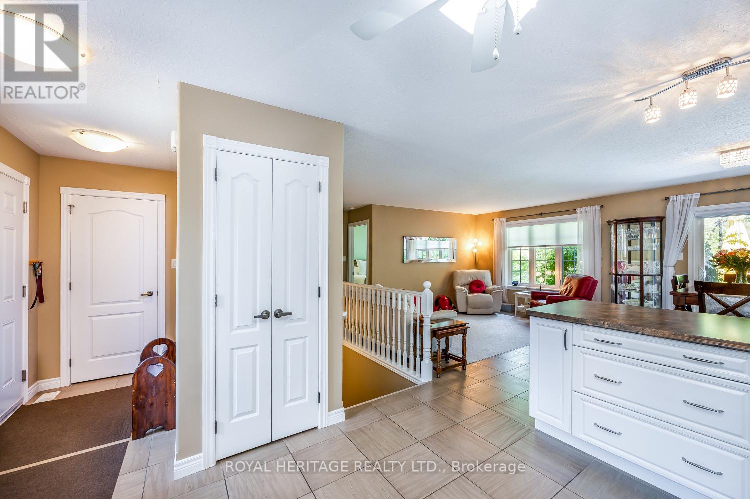 162 - 301 Carnegie Avenue, Peterborough, Ontario  K9L 0G1 - Photo 8 - X12420987