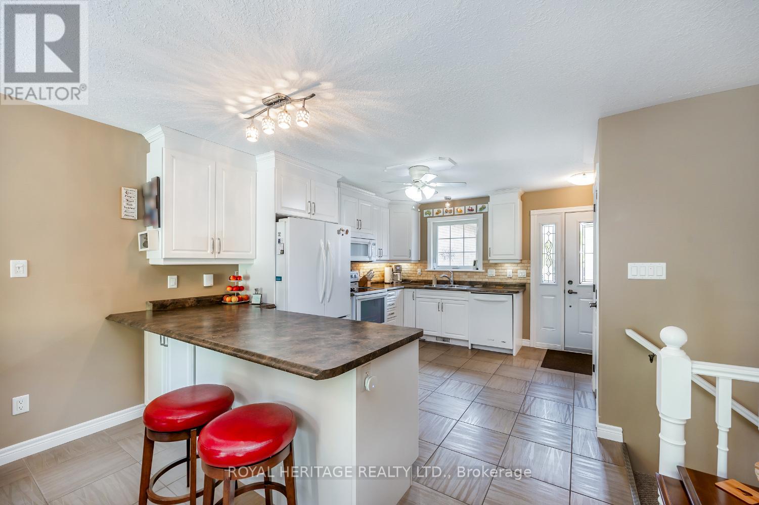 162 - 301 Carnegie Avenue, Peterborough, Ontario  K9L 0G1 - Photo 9 - X12420987
