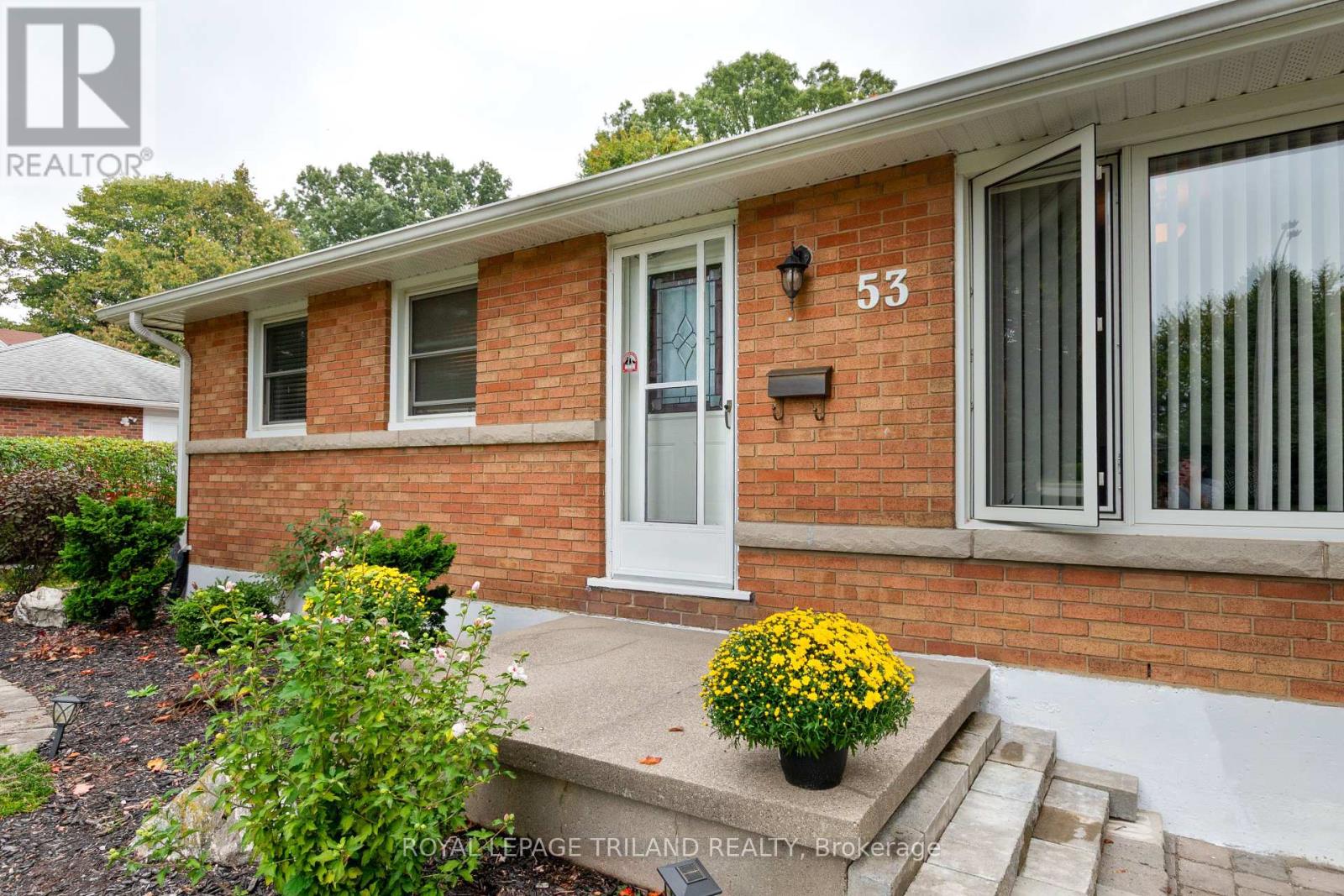53 Treelawn Avenue, Aylmer, Ontario  N5H 2J4 - Photo 4 - X12420927