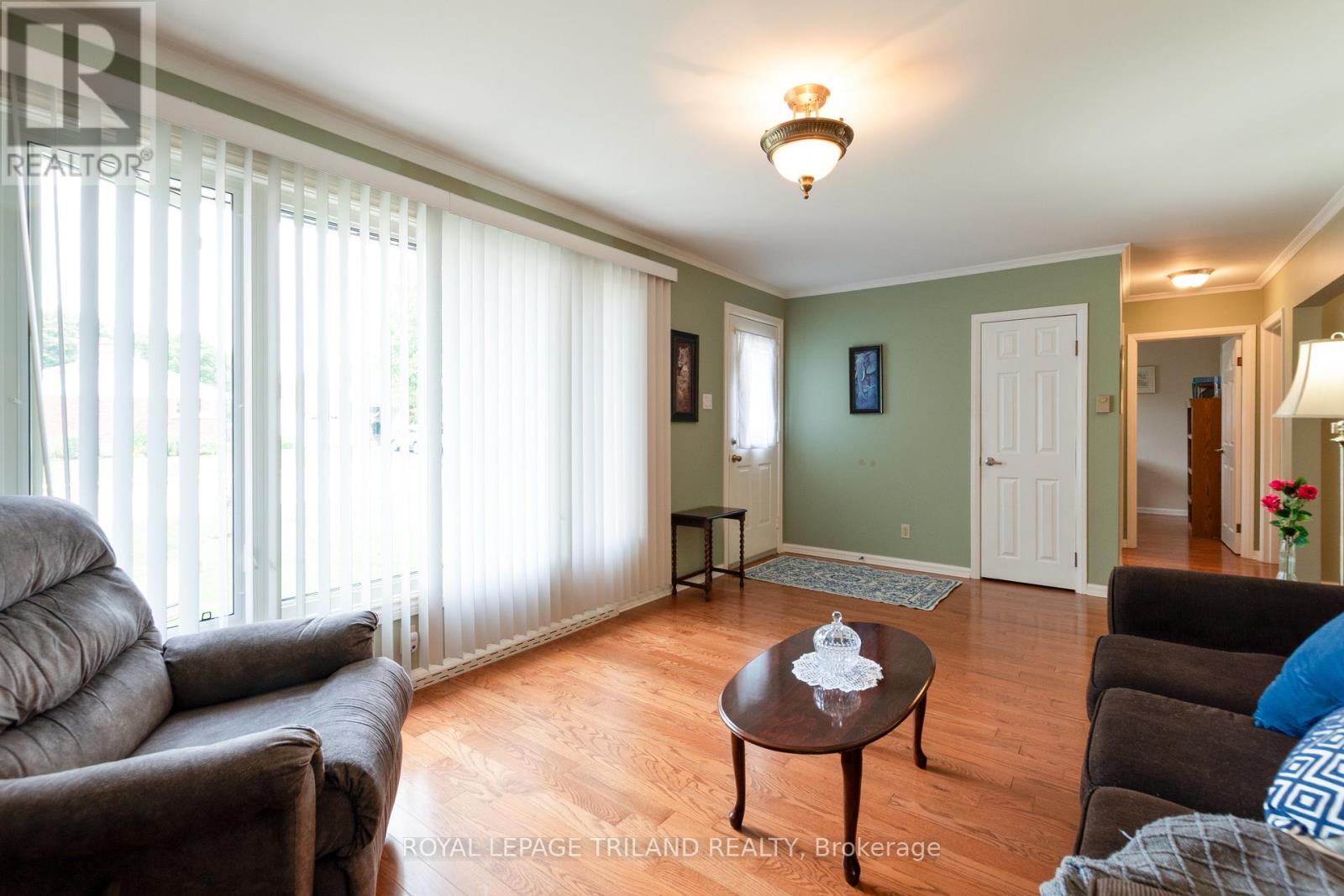 53 Treelawn Avenue, Aylmer, Ontario  N5H 2J4 - Photo 9 - X12420927