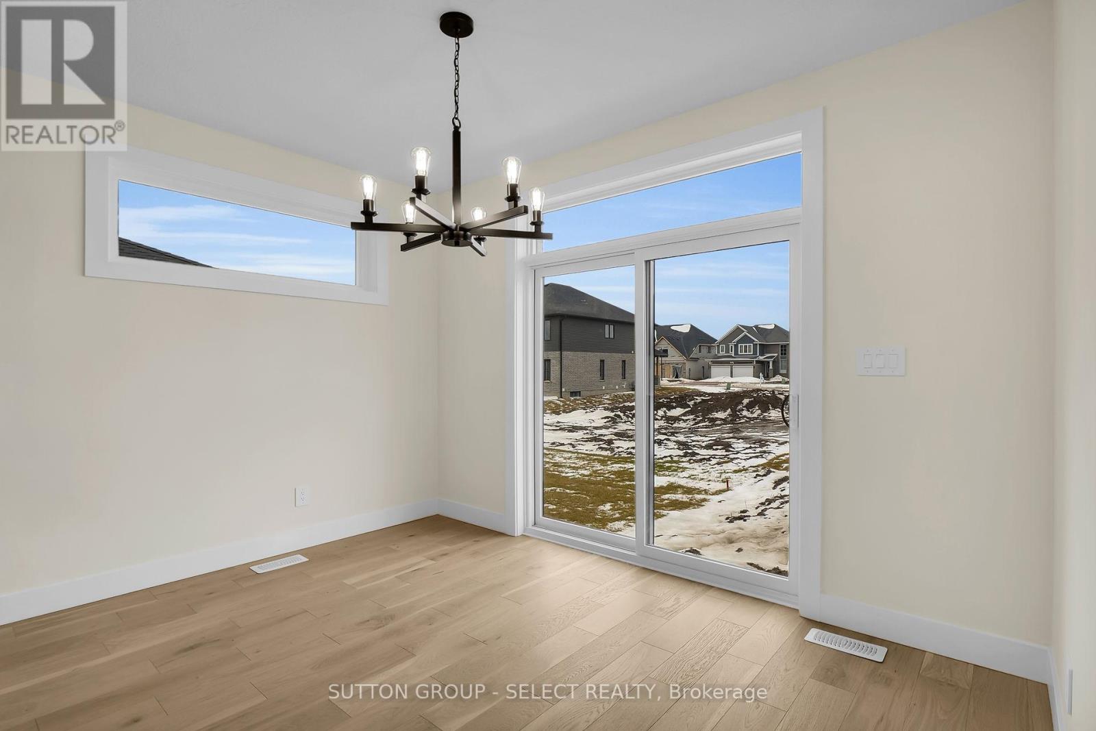 67 Royal Crescent, Southwold, Ontario  N5P 3T2 - Photo 16 - X12420982
