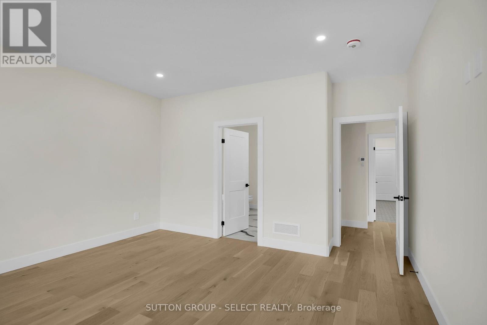 67 Royal Crescent, Southwold, Ontario  N5P 3T2 - Photo 18 - X12420982