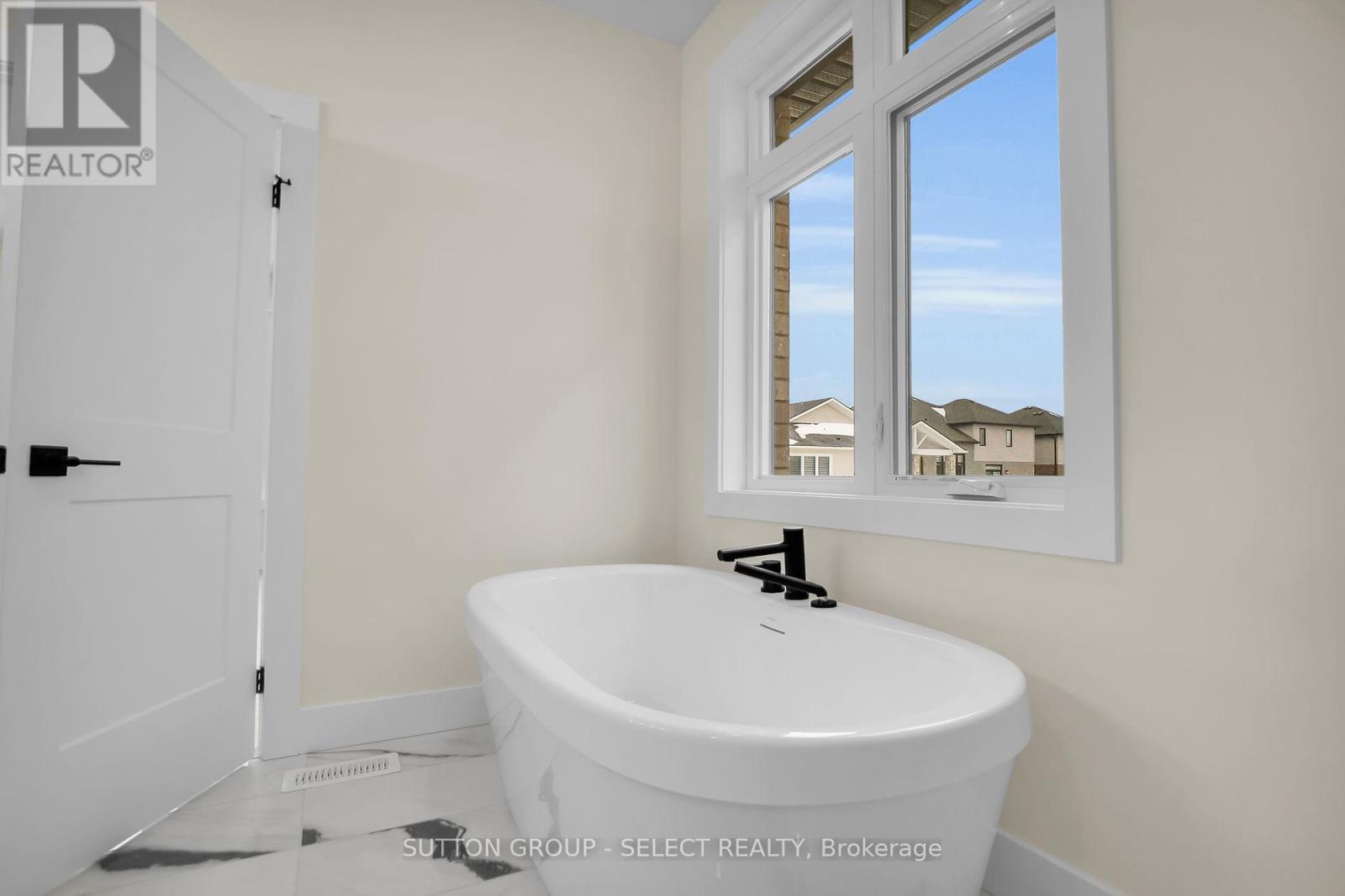67 Royal Crescent, Southwold, Ontario  N5P 3T2 - Photo 20 - X12420982