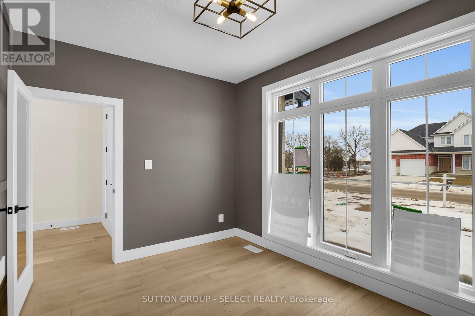 67 Royal Crescent, Southwold, Ontario  N5P 3T2 - Photo 4 - X12420982