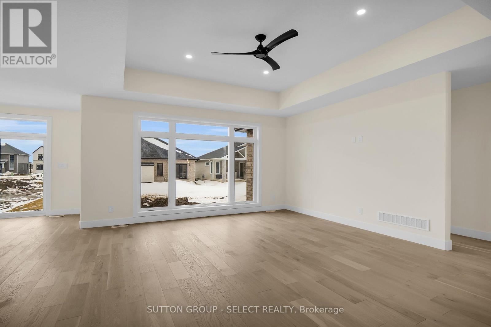 67 Royal Crescent, Southwold, Ontario  N5P 3T2 - Photo 7 - X12420982