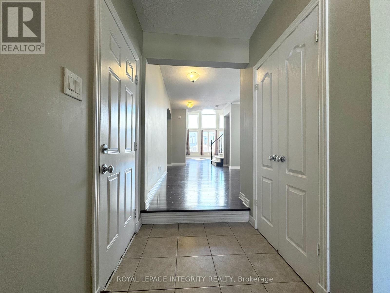 604 Miro Way, Ottawa, Ontario  K2T 0E6 - Photo 4 - X12420916