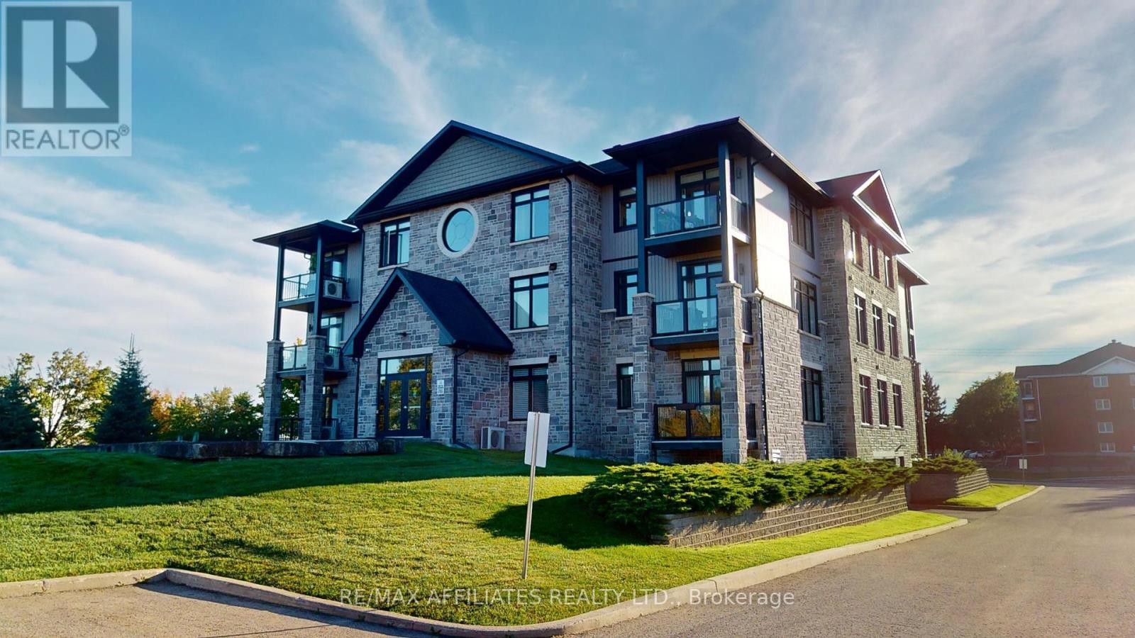 302 - 1109 Millwood Avenue, Brockville, Ontario  K6V 0C7 - Photo 2 - X12420929