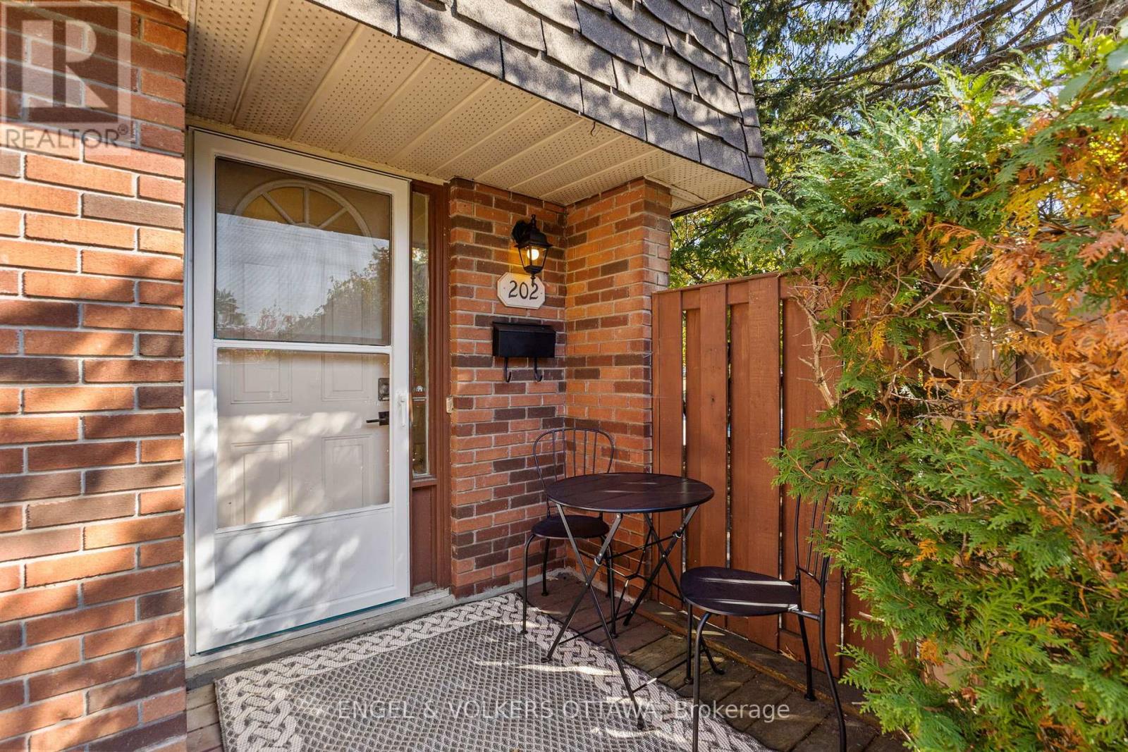 202 Royalton Private, Ottawa, Ontario  K1V 9S3 - Photo 2 - X12420938