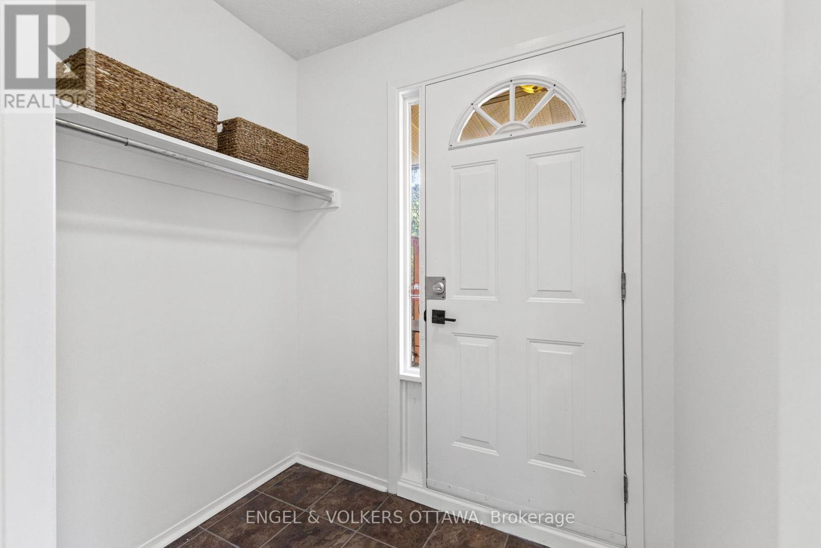 202 Royalton Private, Ottawa, Ontario  K1V 9S3 - Photo 3 - X12420938