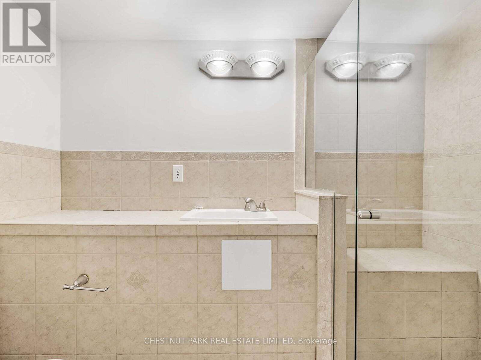 657 Davenport Road, Toronto, Ontario  M5R 1L3 - Photo 16 - C12420846