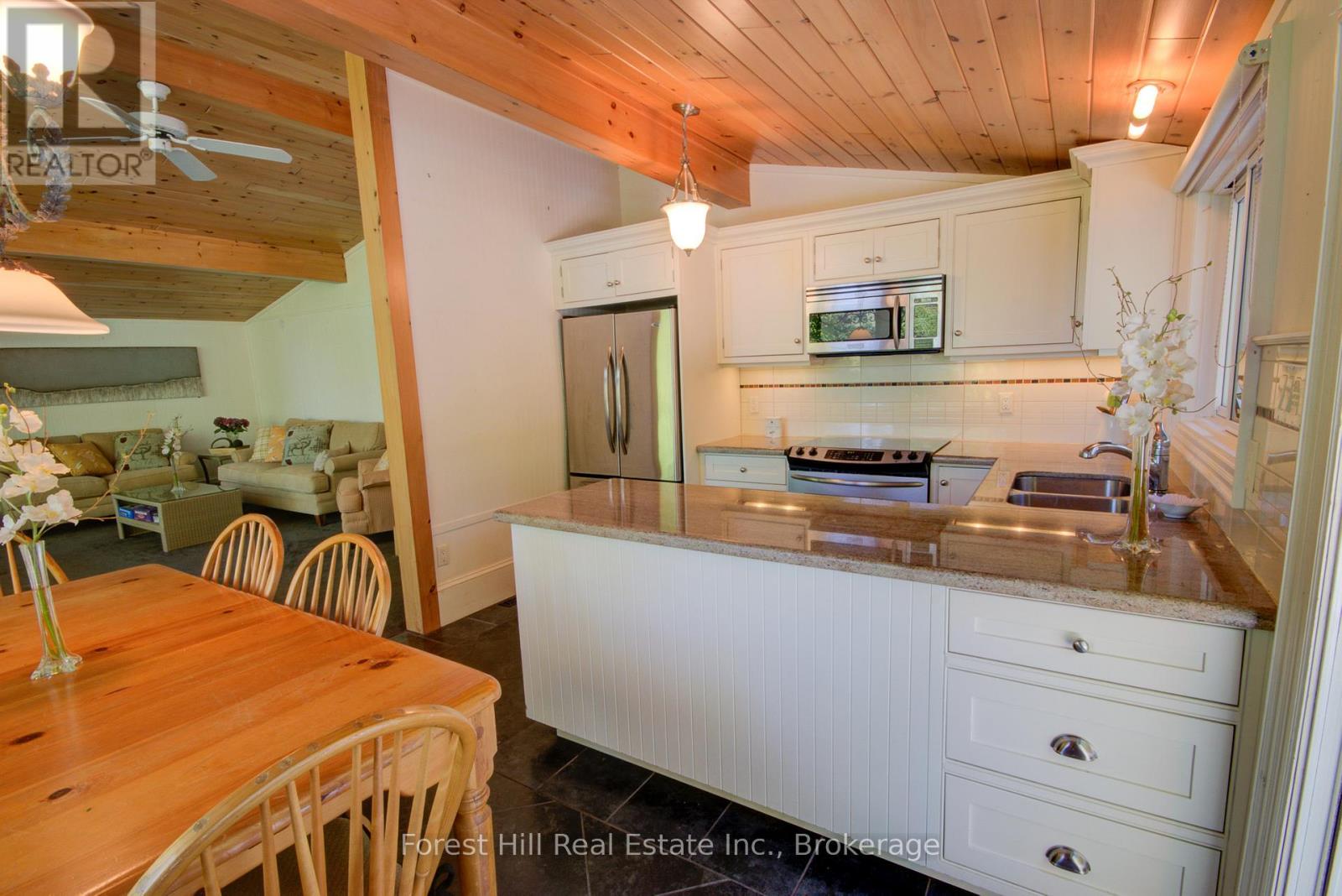 21 Lakeview Crescent, Seguin, Ontario  P2A 0B2 - Photo 13 - X12420919