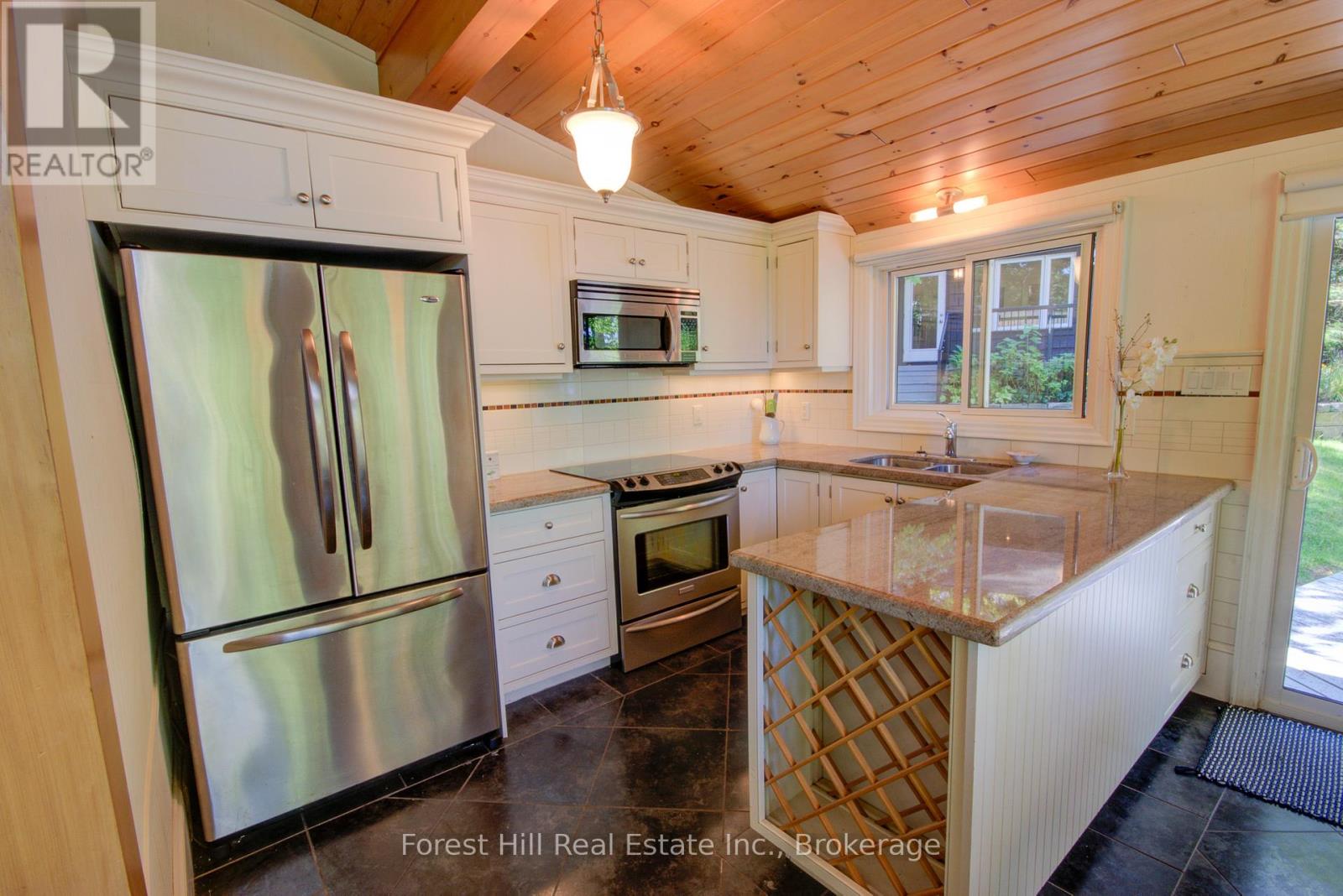 21 Lakeview Crescent, Seguin, Ontario  P2A 0B2 - Photo 15 - X12420919