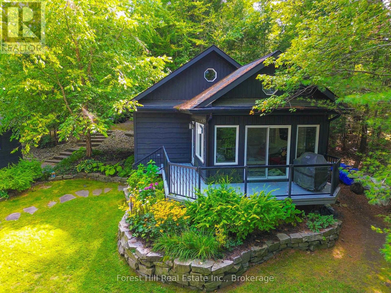 21 Lakeview Crescent, Seguin, Ontario  P2A 0B2 - Photo 3 - X12420919