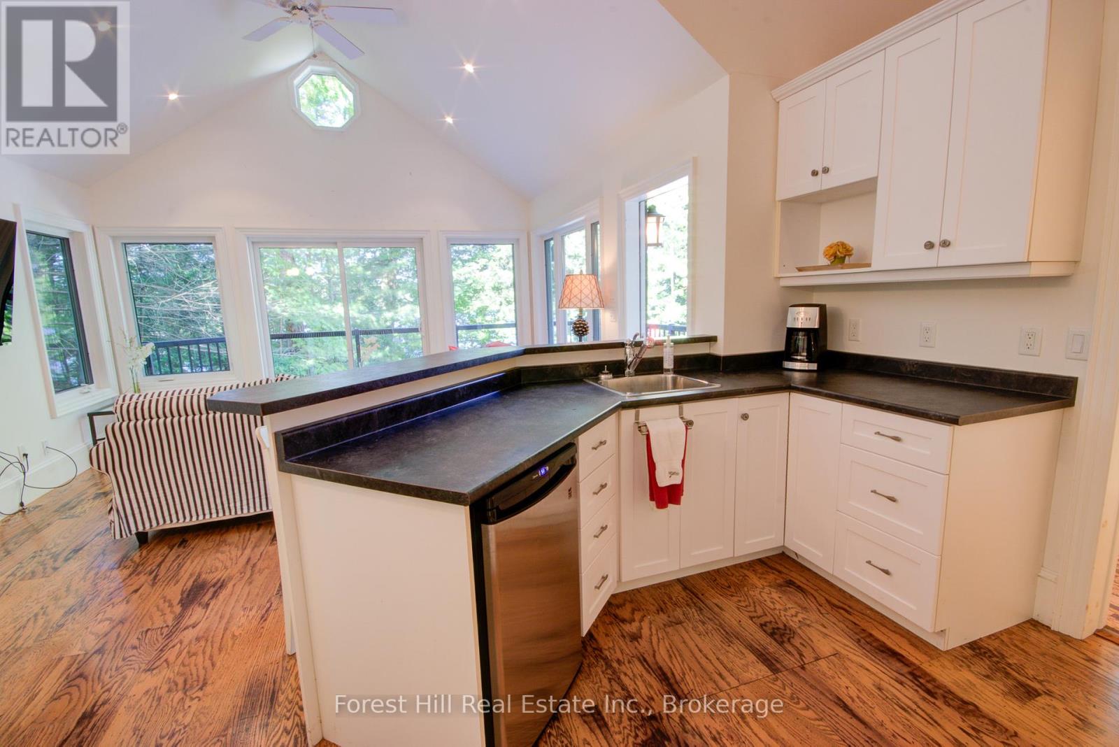 21 Lakeview Crescent, Seguin, Ontario  P2A 0B2 - Photo 36 - X12420919