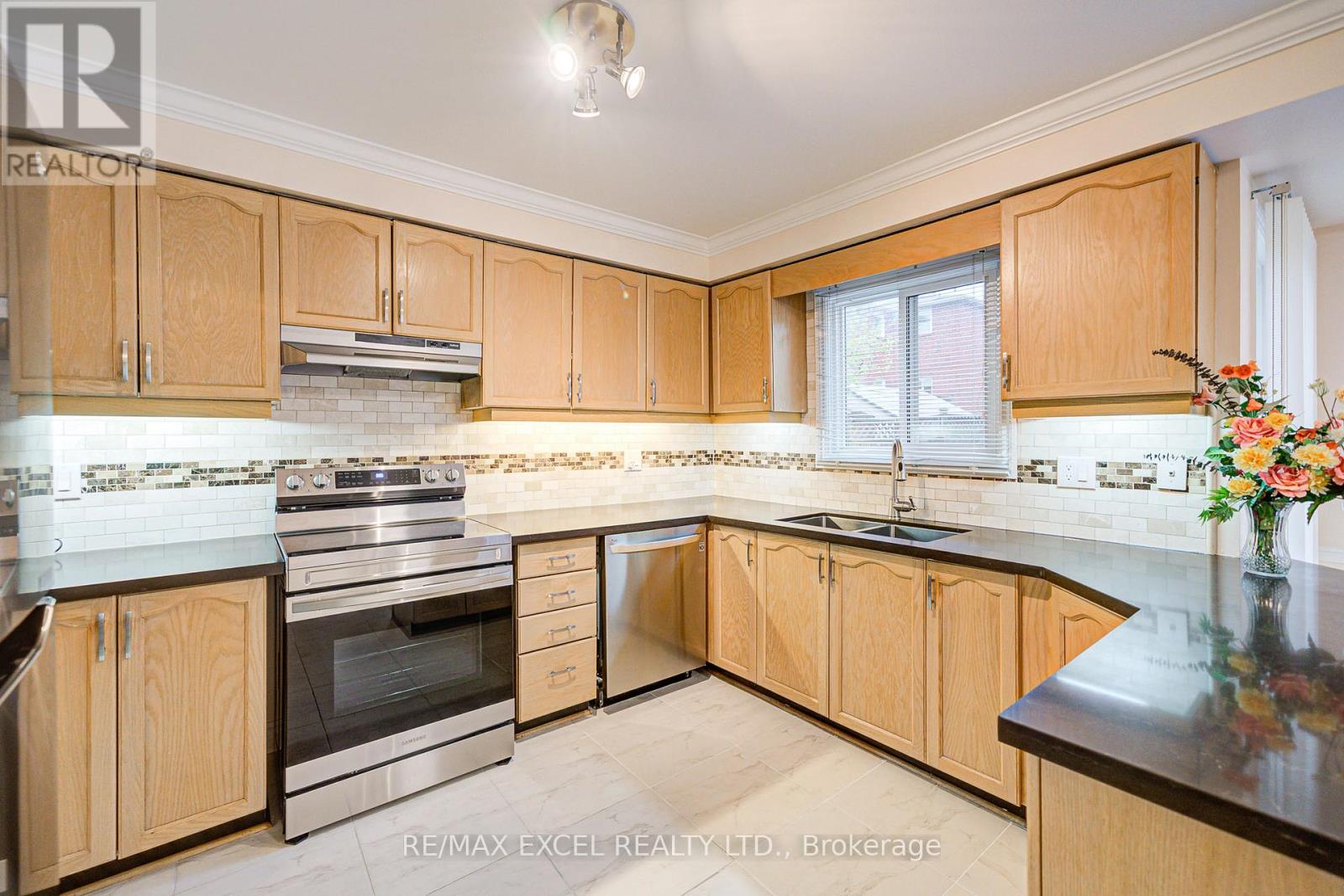 18 Tamara Drive, Richmond Hill, Ontario  L4S 1E7 - Photo 38 - N12420778