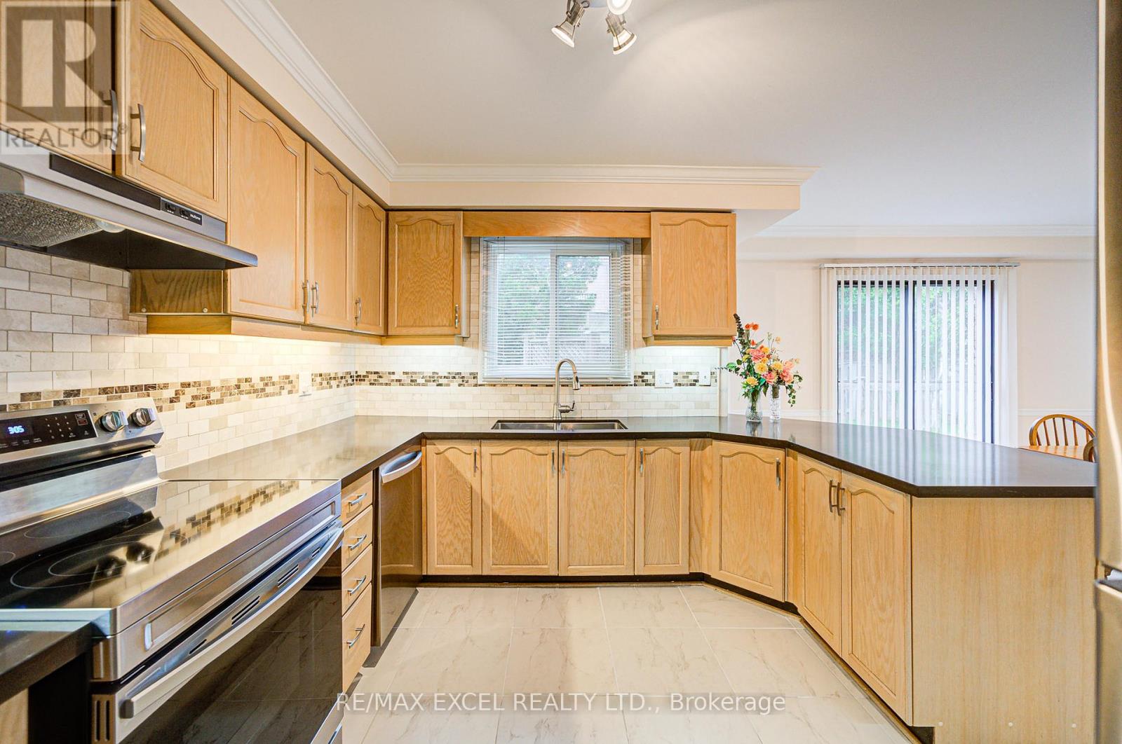 18 Tamara Drive, Richmond Hill, Ontario  L4S 1E7 - Photo 39 - N12420778