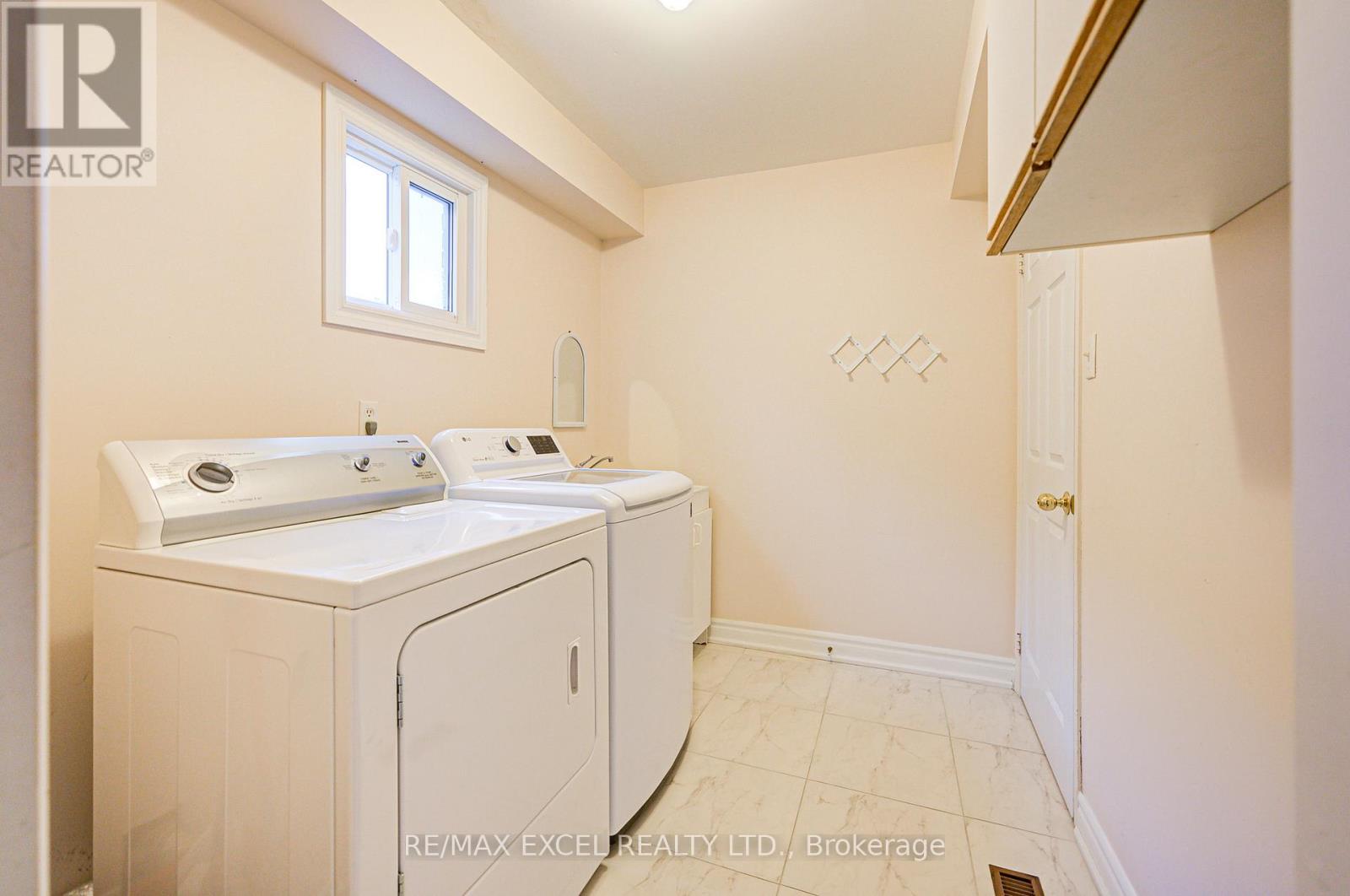 18 Tamara Drive, Richmond Hill, Ontario  L4S 1E7 - Photo 6 - N12420778