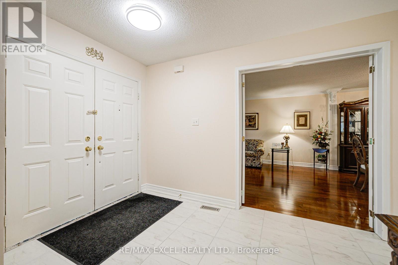 18 Tamara Drive, Richmond Hill, Ontario  L4S 1E7 - Photo 8 - N12420778