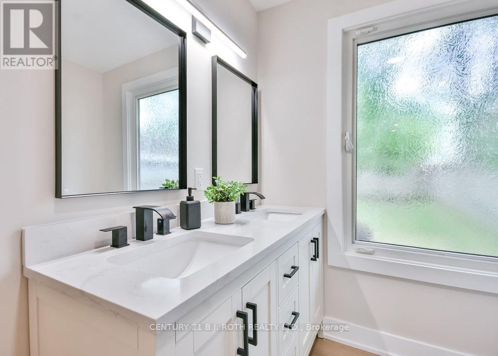 690 Hastings Avenue, Innisfil, Ontario  L9S 1Z3 - Photo 13 - N12420812