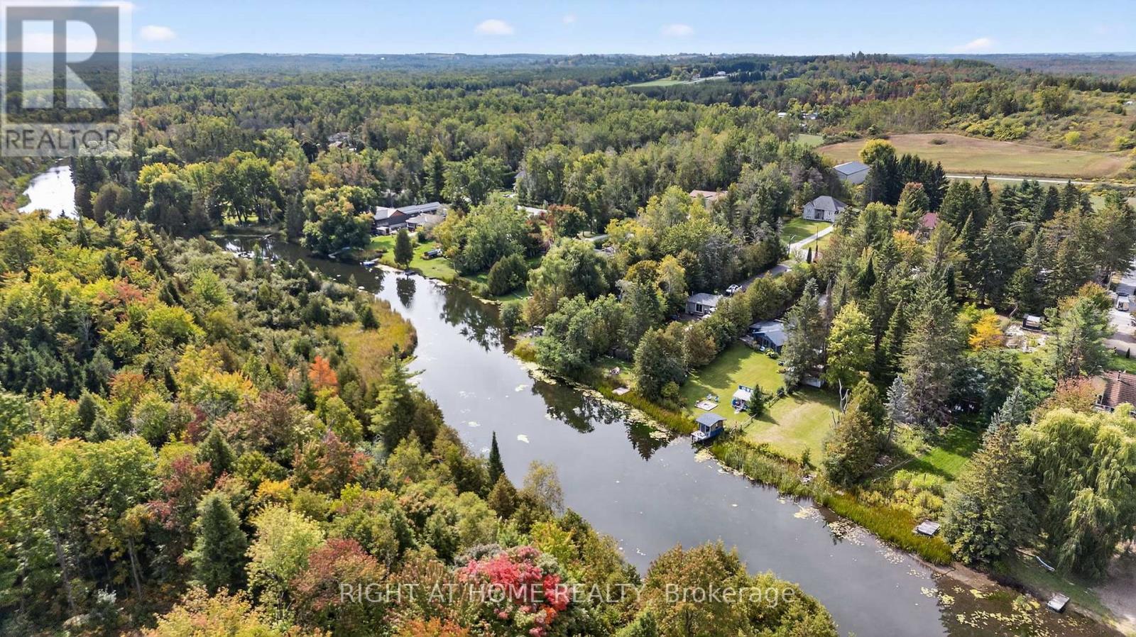 11 Nicholson Drive, Uxbridge, Ontario  L9P 1R2 - Photo 4 - N12414143