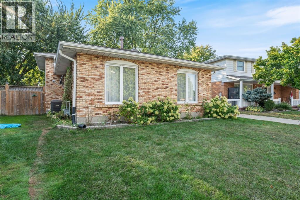 711 Frost Court, Sarnia, Ontario  N7S 4H2 - Photo 2 - 25023874