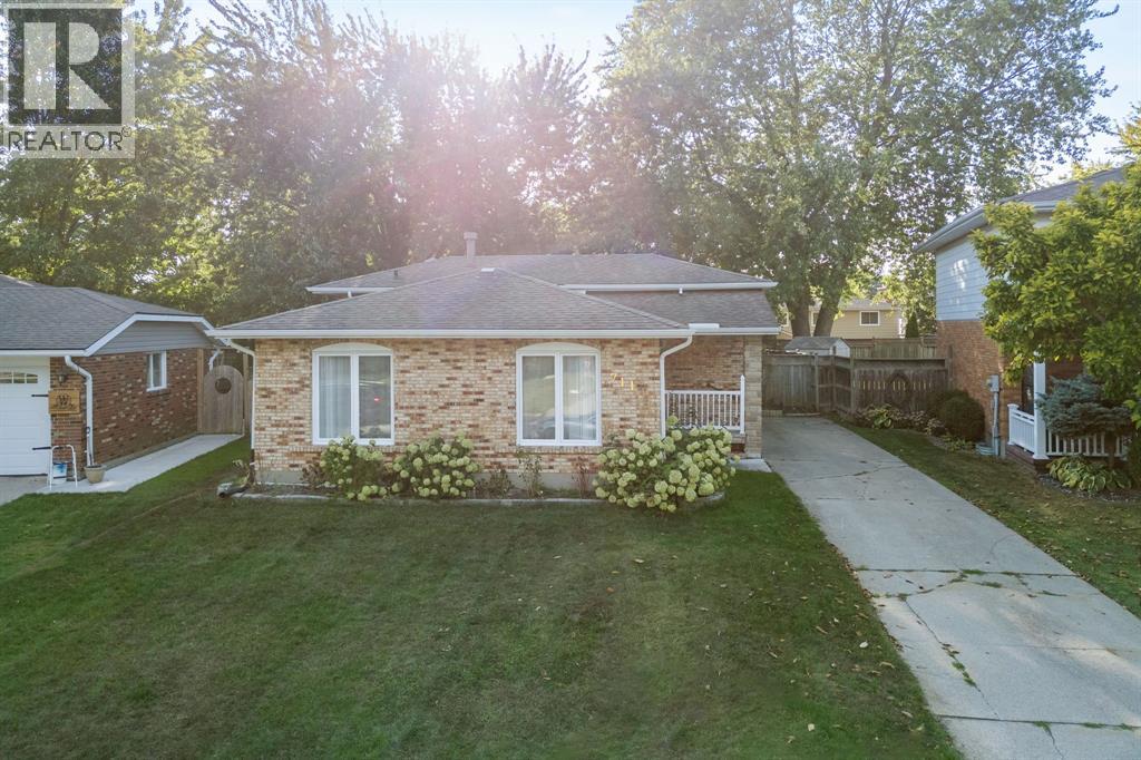 711 Frost Court, Sarnia, Ontario  N7S 4H2 - Photo 42 - 25023874