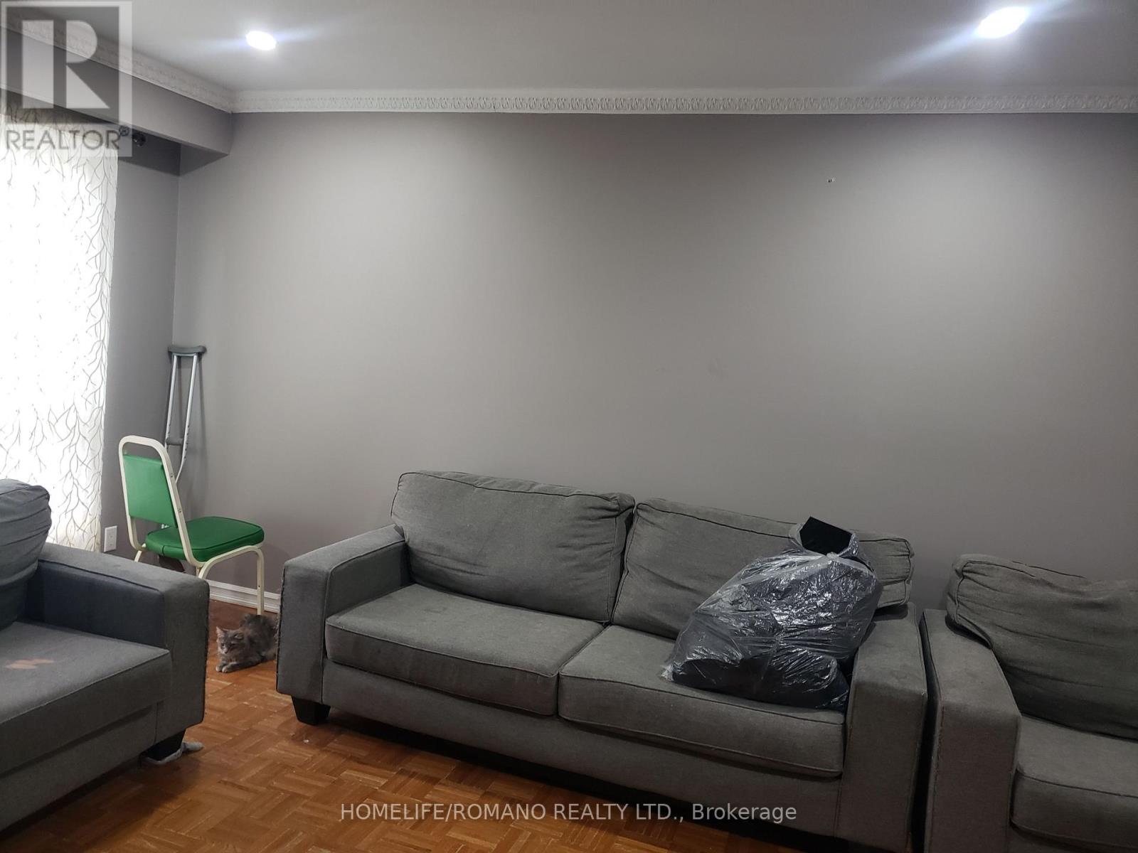 3803 Keenan Crescent, Mississauga, Ontario  L4T 3M1 - Photo 10 - W12336414