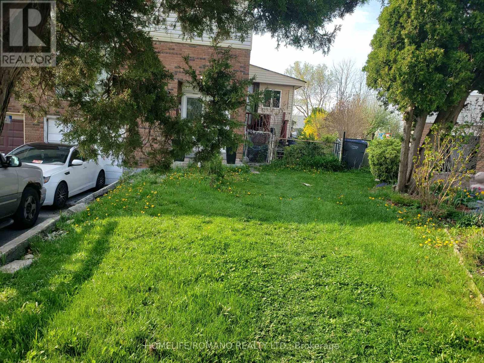 3803 Keenan Crescent, Mississauga, Ontario  L4T 3M1 - Photo 5 - W12336414