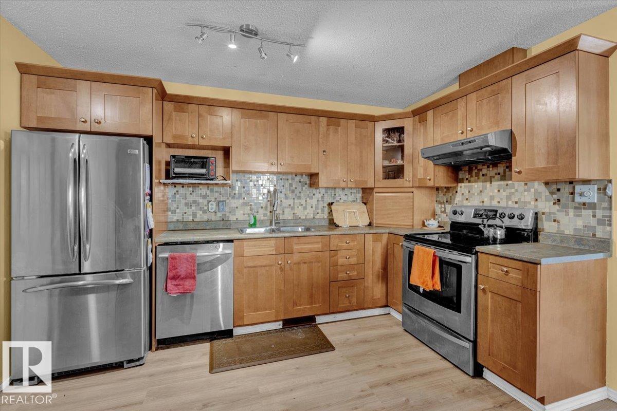 18708 57 Av Nw, Edmonton, Alberta  T6M 2A4 - Photo 9 - E4459029