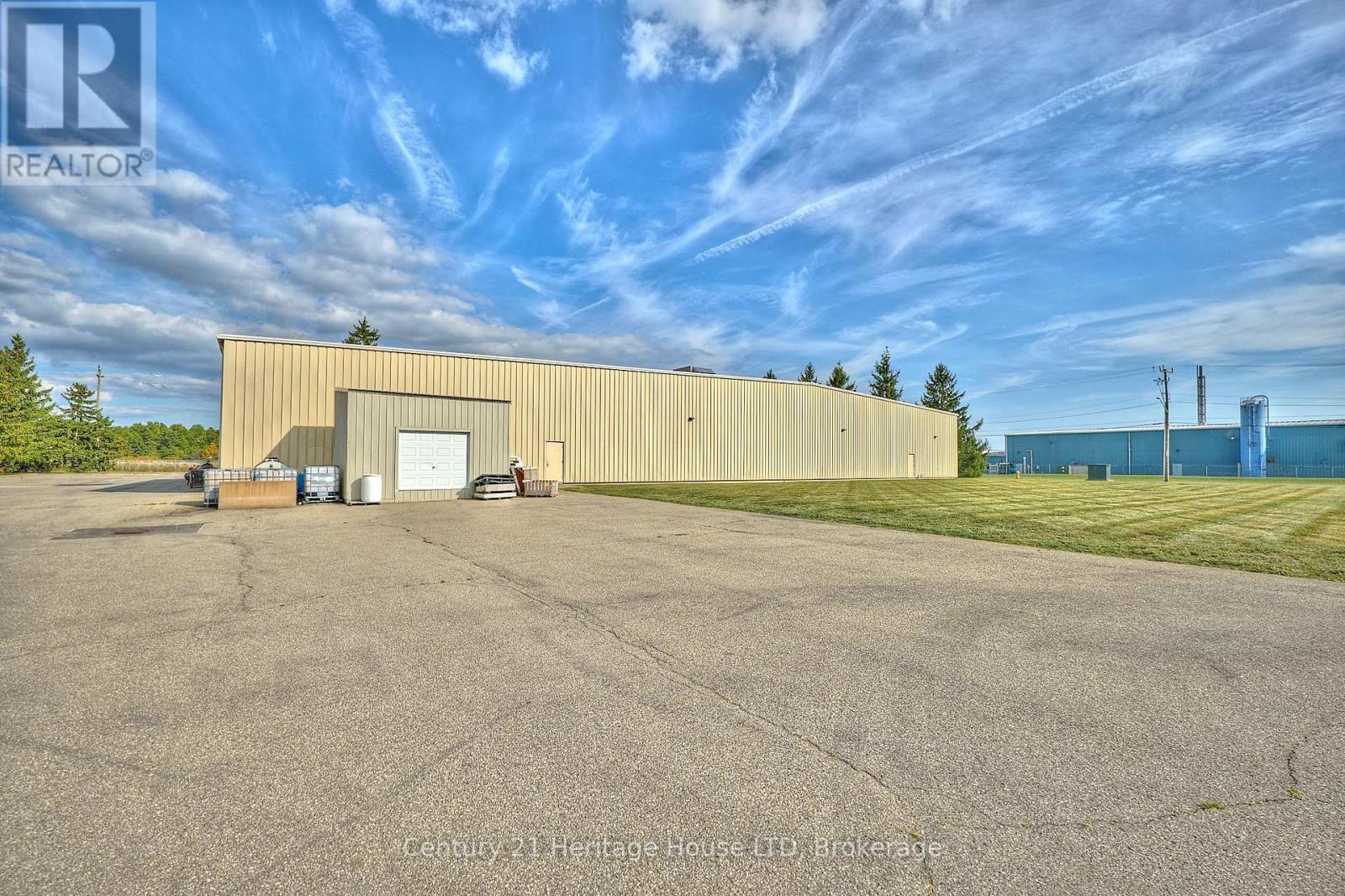 1767 Pettit Road, Fort Erie, Ontario  L2A 5M4 - Photo 14 - X12419017