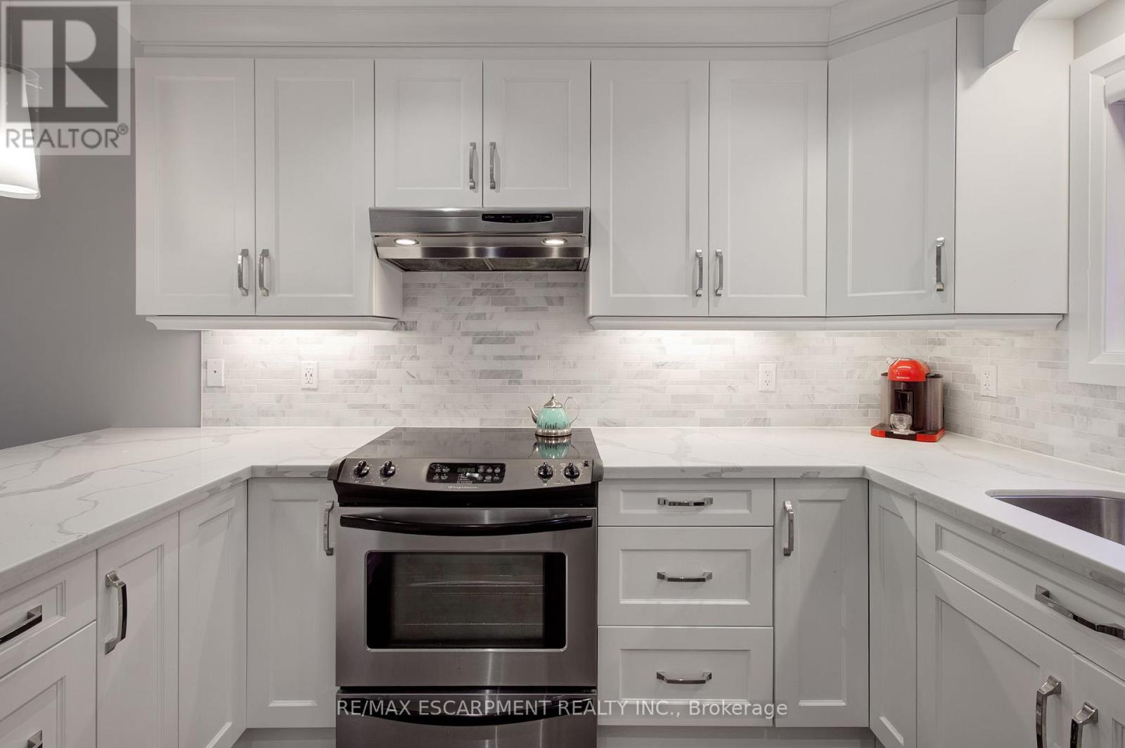 214 Ross Lane, Oakville (Ro River Oaks), Ontario  L6H 5K5 - Photo 15 - W12420776