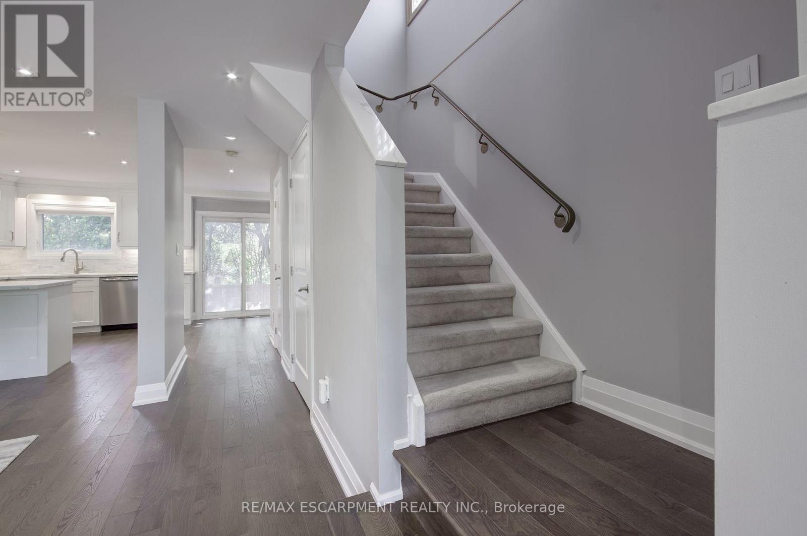 214 Ross Lane, Oakville (Ro River Oaks), Ontario  L6H 5K5 - Photo 19 - W12420776
