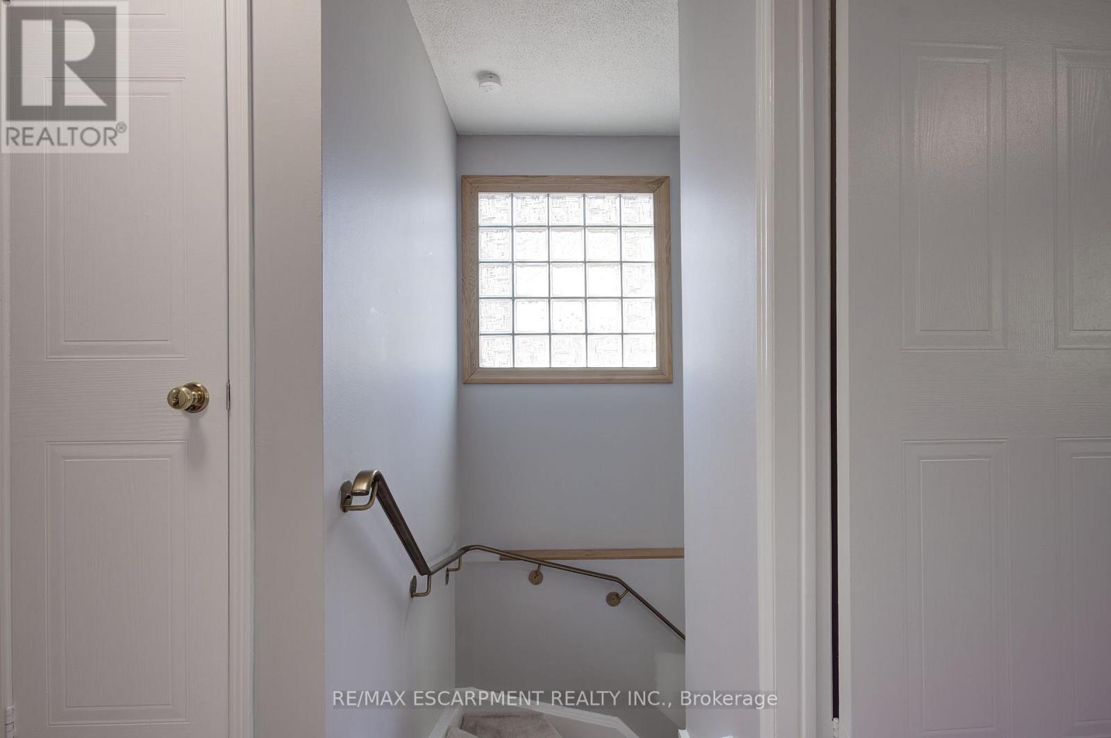 214 Ross Lane, Oakville (Ro River Oaks), Ontario  L6H 5K5 - Photo 29 - W12420776