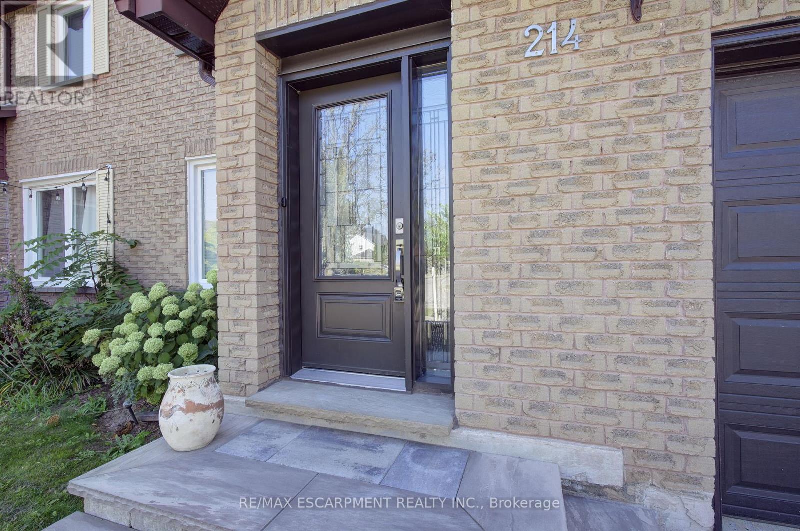 214 Ross Lane, Oakville (Ro River Oaks), Ontario  L6H 5K5 - Photo 3 - W12420776