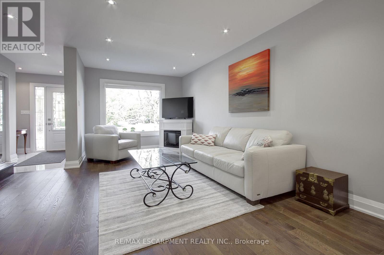 214 Ross Lane, Oakville (Ro River Oaks), Ontario  L6H 5K5 - Photo 9 - W12420776