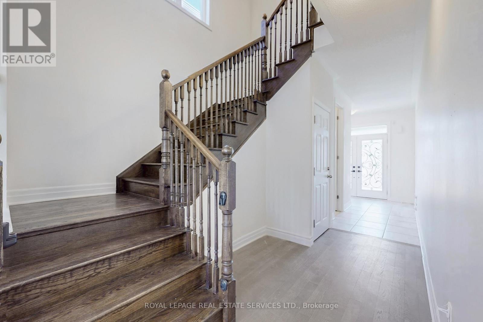 1388 Sycamore Garden, Milton (Cb Cobban), Ontario  L9E 1R3 - Photo 10 - W12420780