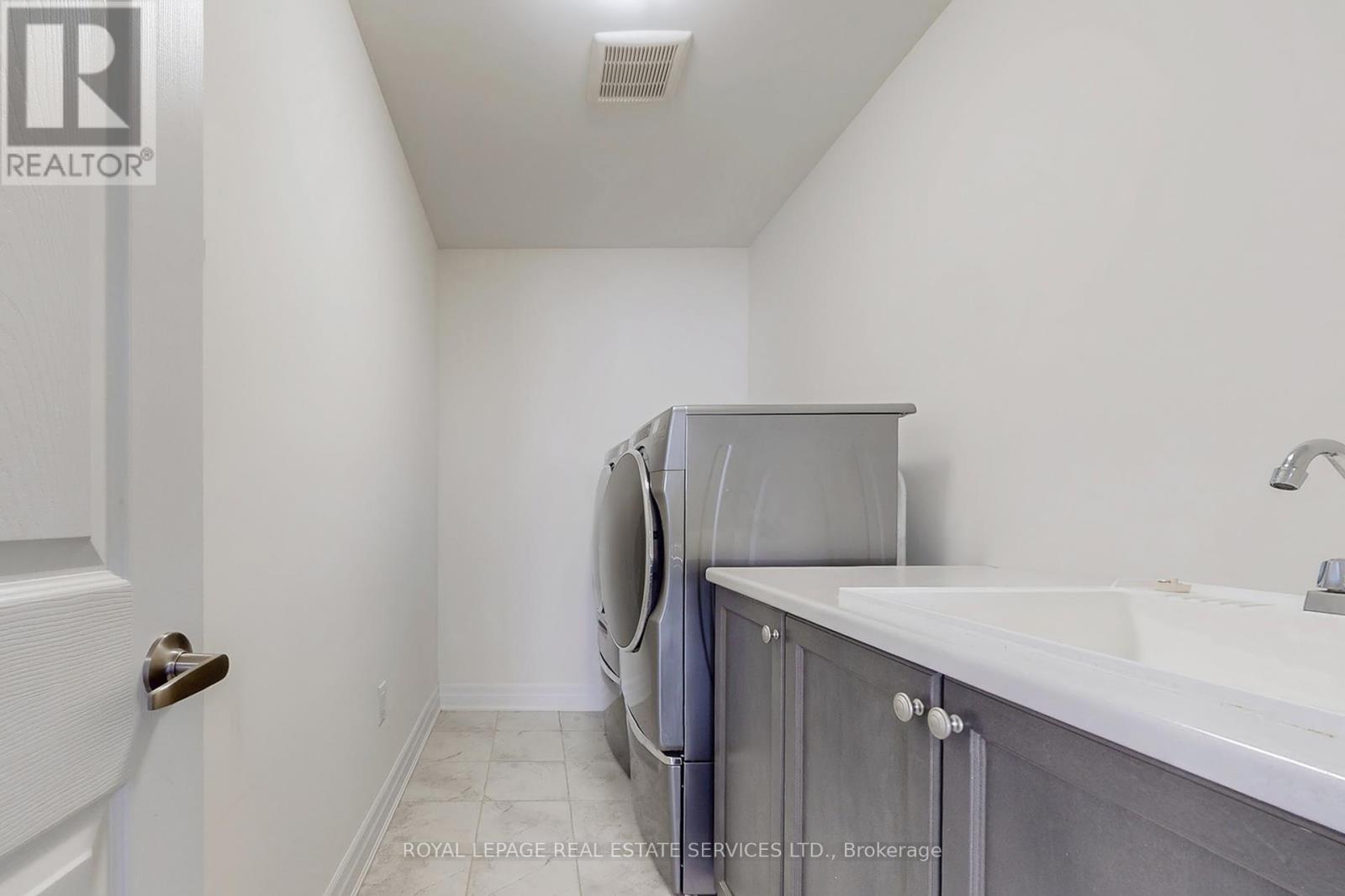 1388 Sycamore Garden, Milton (Cb Cobban), Ontario  L9E 1R3 - Photo 23 - W12420780