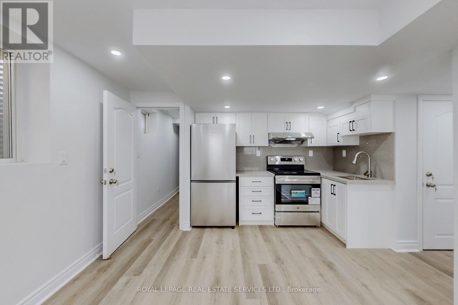 1388 Sycamore Garden, Milton (Cb Cobban), Ontario  L9E 1R3 - Photo 38 - W12420780
